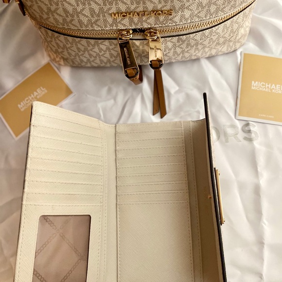 MK bag and wallet set - Picture 4 of 8